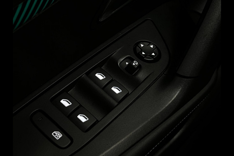 Peugeot 2008 1.2 PureTech 130pk Allure / Navi / Clima / LED / DAB