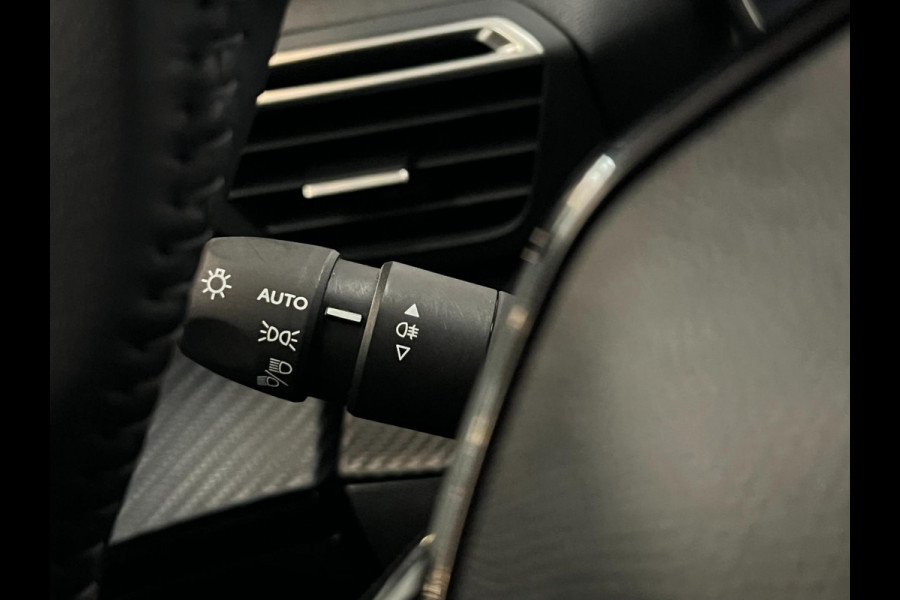 Peugeot 2008 1.2 PureTech 130pk Allure / Navi / Clima / LED / DAB
