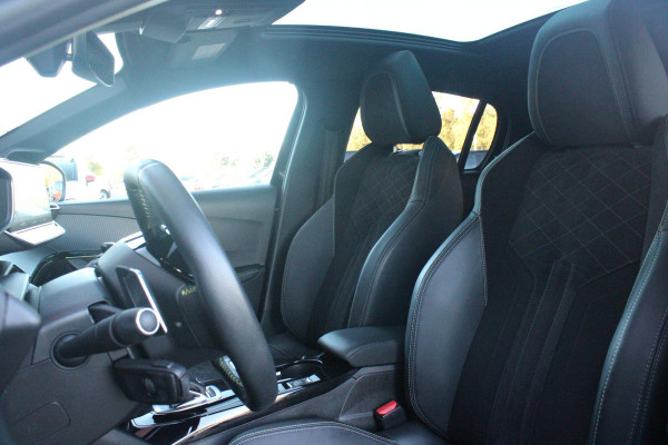 Peugeot 208 1.2 130PK AUTOMAAT GT PACK | PANORAMA DAK | ALCANTARA BEKLEDING | ACHTERUITRIJ CAMERA | ADAPTIVE CRUISE CONTROL | FULL LED KOPLAMPEN | 3-D INSTRUMENTENPANEEL | STOEL VERWARMING | 17" LICHTMETALEN VELGEN | ALL SEASON BANDEN | DODEHOEK DETECTIE | NAVIGATIE | APPLE CARPLAY/ANDROID AUTO | DAB+ RADIO |