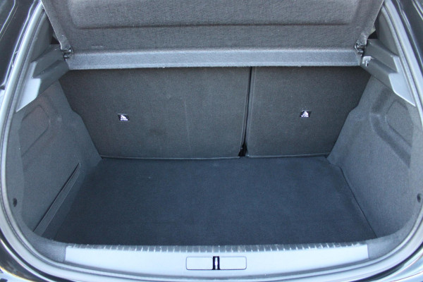 Peugeot 208 1.2 130PK AUTOMAAT GT PACK | PANORAMA DAK | ALCANTARA BEKLEDING | ACHTERUITRIJ CAMERA | ADAPTIVE CRUISE CONTROL | FULL LED KOPLAMPEN | 3-D INSTRUMENTENPANEEL | STOEL VERWARMING | 17" LICHTMETALEN VELGEN | ALL SEASON BANDEN | DODEHOEK DETECTIE | NAVIGATIE | APPLE CARPLAY/ANDROID AUTO | DAB+ RADIO |