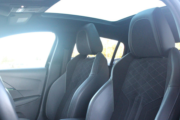 Peugeot 208 1.2 130PK AUTOMAAT GT PACK | PANORAMA DAK | ALCANTARA BEKLEDING | ACHTERUITRIJ CAMERA | ADAPTIVE CRUISE CONTROL | FULL LED KOPLAMPEN | 3-D INSTRUMENTENPANEEL | STOEL VERWARMING | 17" LICHTMETALEN VELGEN | ALL SEASON BANDEN | DODEHOEK DETECTIE | NAVIGATIE | APPLE CARPLAY/ANDROID AUTO | DAB+ RADIO |