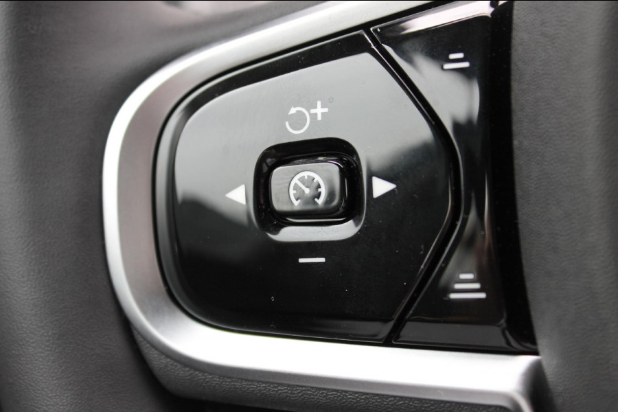 Volvo V60 T6 350PK Autm. Plug-in hybrid AWD Plus Dark Long Range / Google infotainment / Semi elekrisch wegklapbare trekhaak / Verwarmbare voorruit / Elektrisch bedienbare voorstoelen met geheugen / Verwarmbare voorstoelen