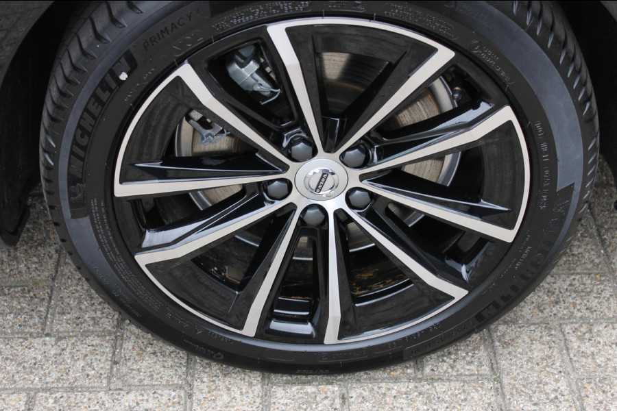 Volvo V60 T6 350PK Autm. Plug-in hybrid AWD Plus Dark Long Range / Google infotainment / Semi elekrisch wegklapbare trekhaak / Verwarmbare voorruit / Elektrisch bedienbare voorstoelen met geheugen / Verwarmbare voorstoelen