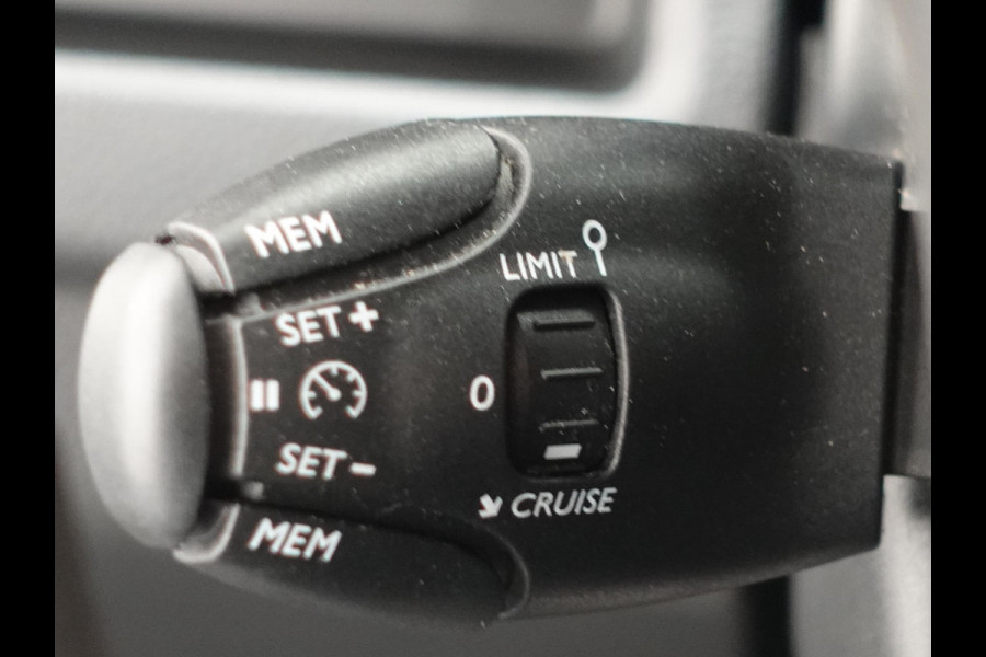 Opel Vivaro 2.0 BlueHDi 145PK L2 Automaat Trekhaak Apple carplay Cruise control Parkeersensoren