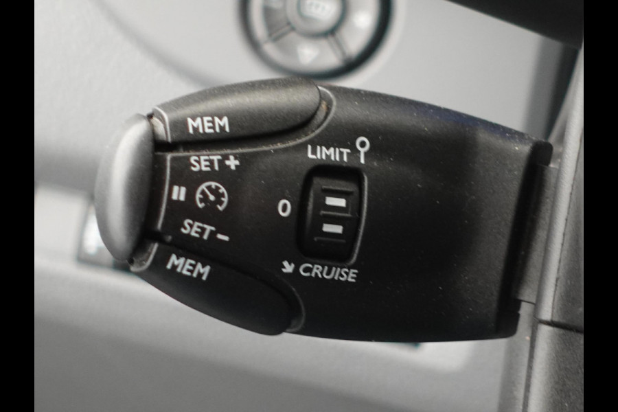 Opel Vivaro-e 75kWh L2H1 Innovation Automaat Cruise Control Airco Navi Camera 3-zits