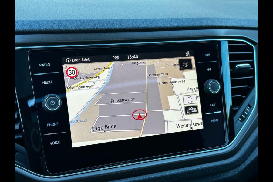 Volkswagen T-Roc 1.5 TSI Sport DSG Pano Camera Carplay LED