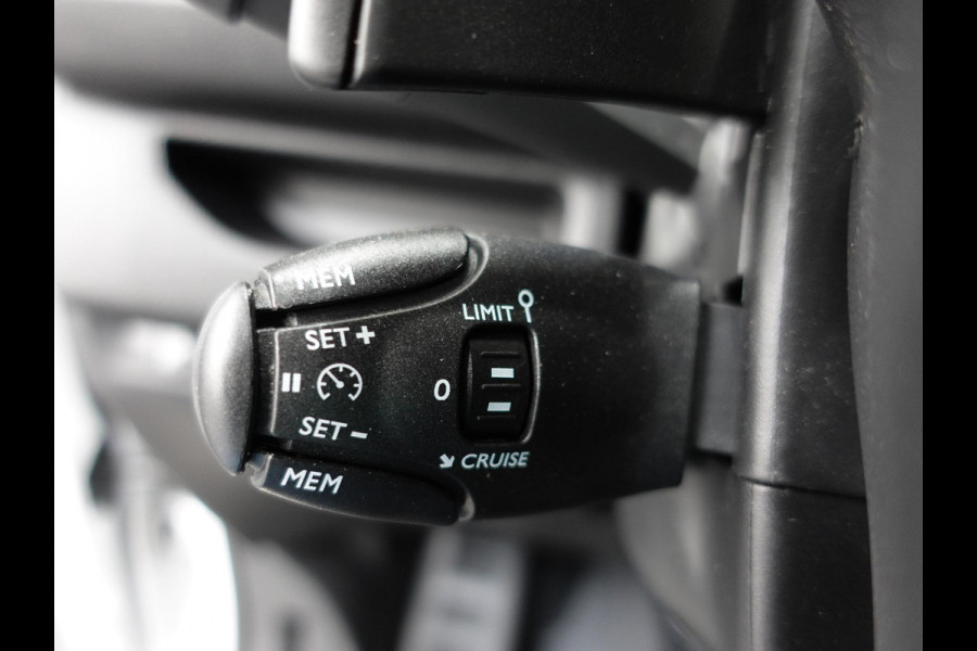 Opel Vivaro 2.0 BlueHDi 145PK L3 Automaat Sport-Edition Airco Bluetooth Cruise Control Navigatie Trekhaak Opel Vivaro 2.0 BlueHDi 145PK L3 Automaat Sport-Edition Airco Bluetooth Cruise Control Navigatie Trekhaak