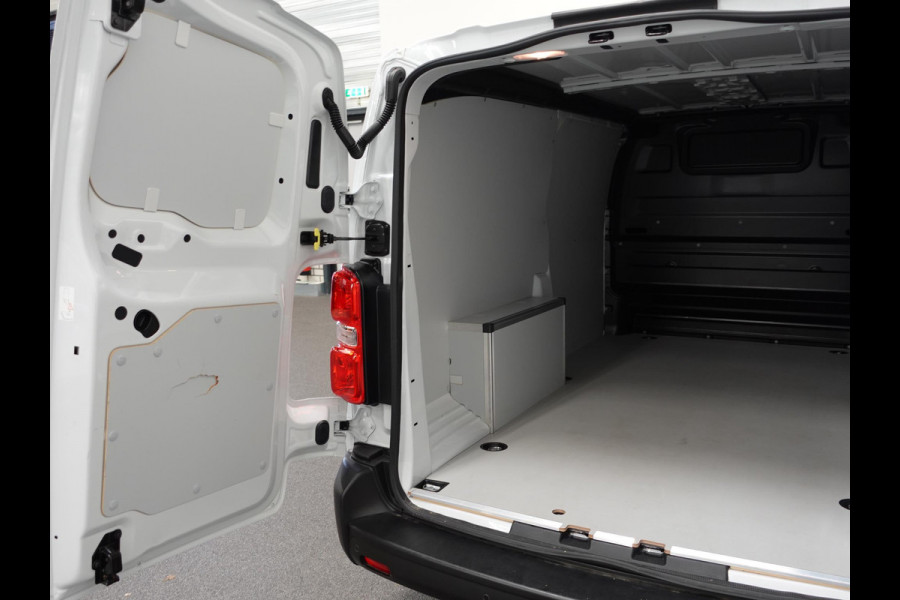 Opel Vivaro 2.0 BlueHDi 145PK L3 Automaat Sport-Edition Airco Bluetooth Cruise Control Navigatie Trekhaak Opel Vivaro 2.0 BlueHDi 145PK L3 Automaat Sport-Edition Airco Bluetooth Cruise Control Navigatie Trekhaak