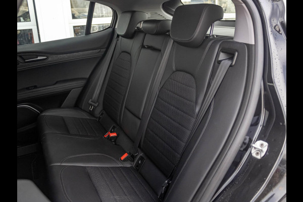 Alfa Romeo Stelvio 2.0 Turbo Aut. AWD 200pk Super | Navi | Apple Carplay | 19" | Winter Pack | Camera | Xenon | Elektr. A-Klep