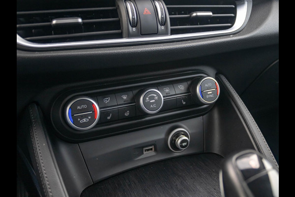 Alfa Romeo Stelvio 2.0 Turbo Aut. AWD 200pk Super | Navi | Apple Carplay | 19" | Winter Pack | Camera | Xenon | Elektr. A-Klep
