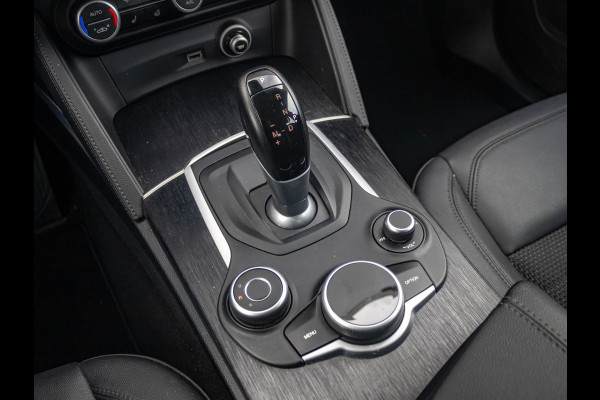 Alfa Romeo Stelvio 2.0 Turbo Aut. AWD 200pk Super | Navi | Apple Carplay | 19" | Winter Pack | Camera | Xenon | Elektr. A-Klep