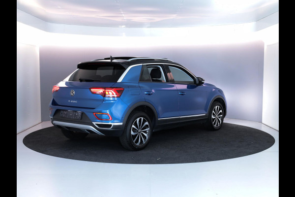 Volkswagen T-Roc 1.5 TSI Style 150 pk Automaat (DSG) | Verlengde garantie | Navigatie | Panoramadak | Parkeersensoren (Park assist) | Achteruitrijcamera | Stoelverwarming |