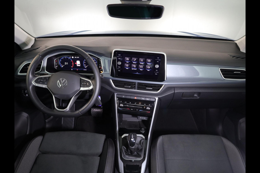 Volkswagen T-Roc 1.5 TSI Style 150 pk Automaat (DSG) | Verlengde garantie | Navigatie | Panoramadak | Parkeersensoren (Park assist) | Achteruitrijcamera | Stoelverwarming |