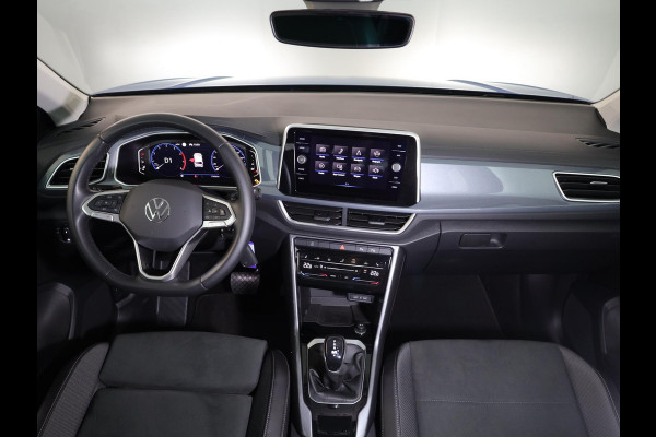 Volkswagen T-Roc 1.5 TSI Style 150 pk Automaat (DSG) | Verlengde garantie | Navigatie | Panoramadak | Parkeersensoren (Park assist) | Achteruitrijcamera | Stoelverwarming |