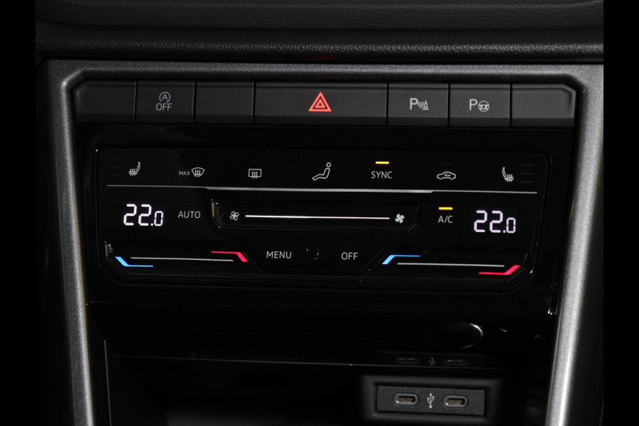 Volkswagen T-Roc 1.5 TSI Style 150 pk Automaat (DSG) | Verlengde garantie | Navigatie | Panoramadak | Parkeersensoren (Park assist) | Achteruitrijcamera | Stoelverwarming |