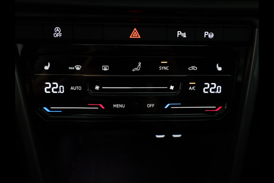 Volkswagen T-Roc 1.5 TSI Style 150 pk Automaat (DSG) | Verlengde garantie | Navigatie | Panoramadak | Parkeersensoren (Park assist) | Achteruitrijcamera | Stoelverwarming |