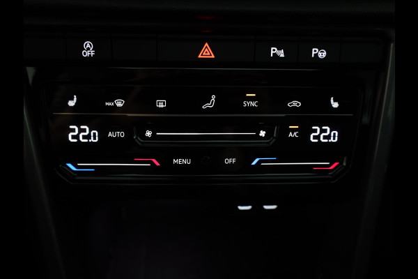 Volkswagen T-Roc 1.5 TSI Style 150 pk Automaat (DSG) | Verlengde garantie | Navigatie | Panoramadak | Parkeersensoren (Park assist) | Achteruitrijcamera | Stoelverwarming |
