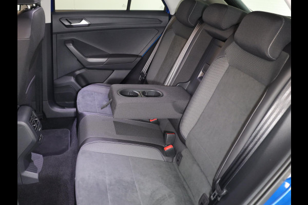 Volkswagen T-Roc 1.5 TSI Style 150 pk Automaat (DSG) | Verlengde garantie | Navigatie | Panoramadak | Parkeersensoren (Park assist) | Achteruitrijcamera | Stoelverwarming |