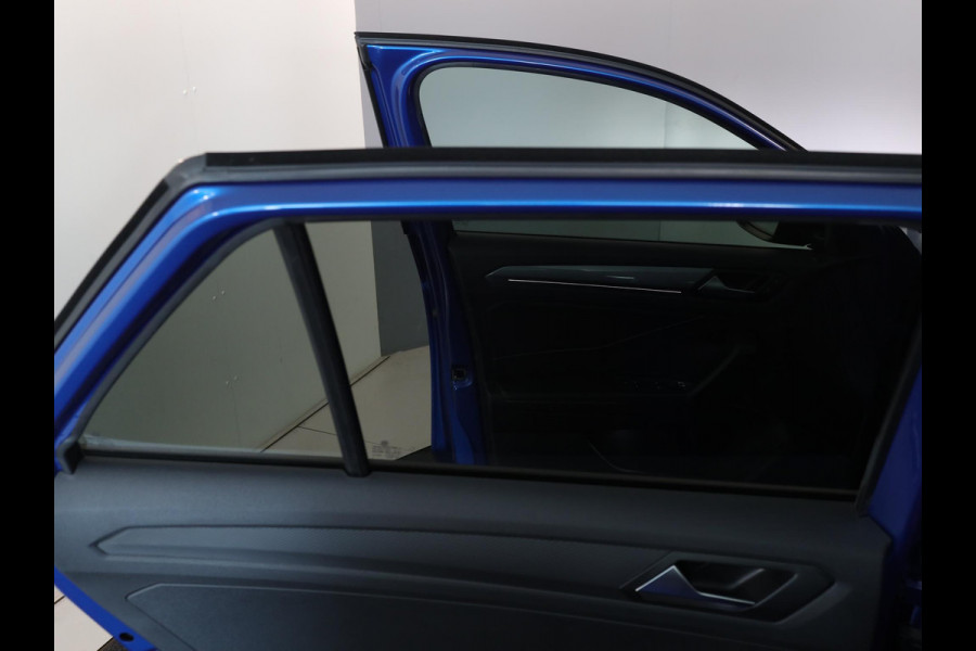 Volkswagen T-Roc 1.5 TSI Style 150 pk Automaat (DSG) | Verlengde garantie | Navigatie | Panoramadak | Parkeersensoren (Park assist) | Achteruitrijcamera | Stoelverwarming |