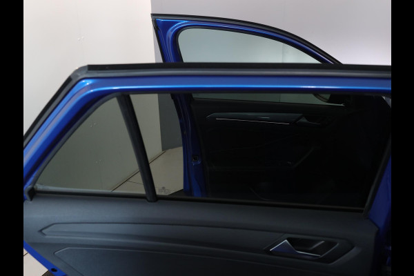 Volkswagen T-Roc 1.5 TSI Style 150 pk Automaat (DSG) | Verlengde garantie | Navigatie | Panoramadak | Parkeersensoren (Park assist) | Achteruitrijcamera | Stoelverwarming |