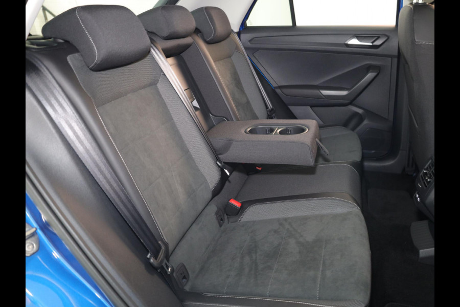 Volkswagen T-Roc 1.5 TSI Style 150 pk Automaat (DSG) | Verlengde garantie | Navigatie | Panoramadak | Parkeersensoren (Park assist) | Achteruitrijcamera | Stoelverwarming |