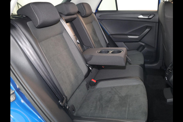 Volkswagen T-Roc 1.5 TSI Style 150 pk Automaat (DSG) | Verlengde garantie | Navigatie | Panoramadak | Parkeersensoren (Park assist) | Achteruitrijcamera | Stoelverwarming |