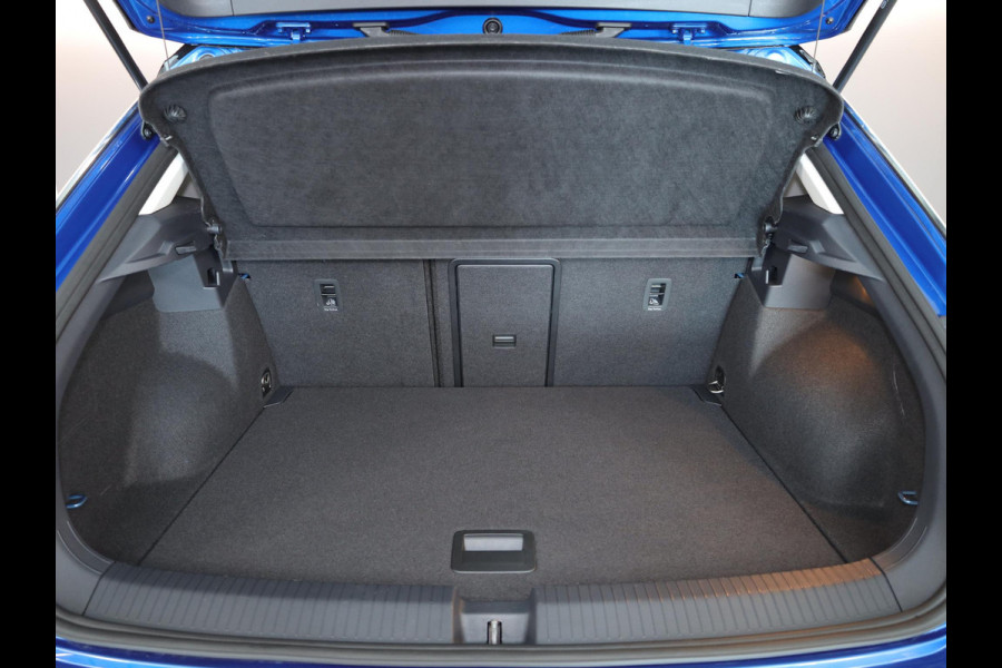 Volkswagen T-Roc 1.5 TSI Style 150 pk Automaat (DSG) | Verlengde garantie | Navigatie | Panoramadak | Parkeersensoren (Park assist) | Achteruitrijcamera | Stoelverwarming |
