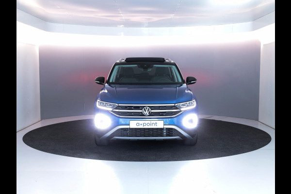 Volkswagen T-Roc 1.5 TSI Style 150 pk Automaat (DSG) | Verlengde garantie | Navigatie | Panoramadak | Parkeersensoren (Park assist) | Achteruitrijcamera | Stoelverwarming |
