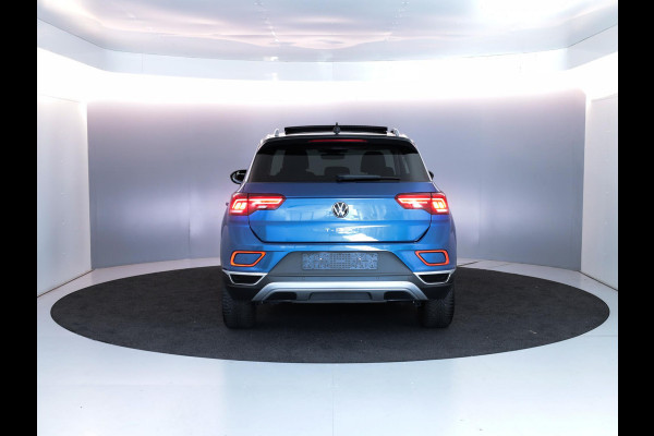 Volkswagen T-Roc 1.5 TSI Style 150 pk Automaat (DSG) | Verlengde garantie | Navigatie | Panoramadak | Parkeersensoren (Park assist) | Achteruitrijcamera | Stoelverwarming |