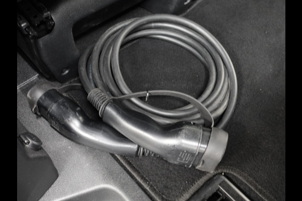 Opel Vivaro-e Combi L2H1 75 kWh e-Zafira 8 persoons  Navigatie Airco Dab  Camera 360  Cruise control  Dab  Lichtmetalen velgen Stoelverwarming