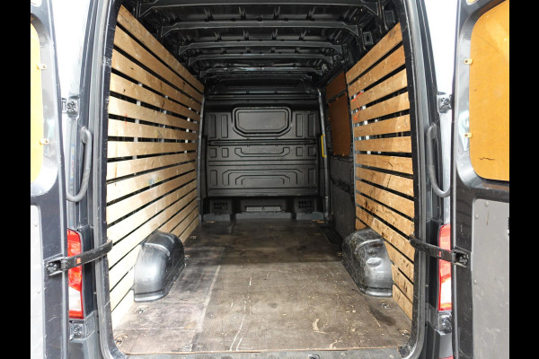 Volkswagen Crafter 30 2.0 TDI L3H3 Highline Trekhaak Apple Carplay Navigatie Cruise Control Camera MF Stuurwiel imperiaal + Trap