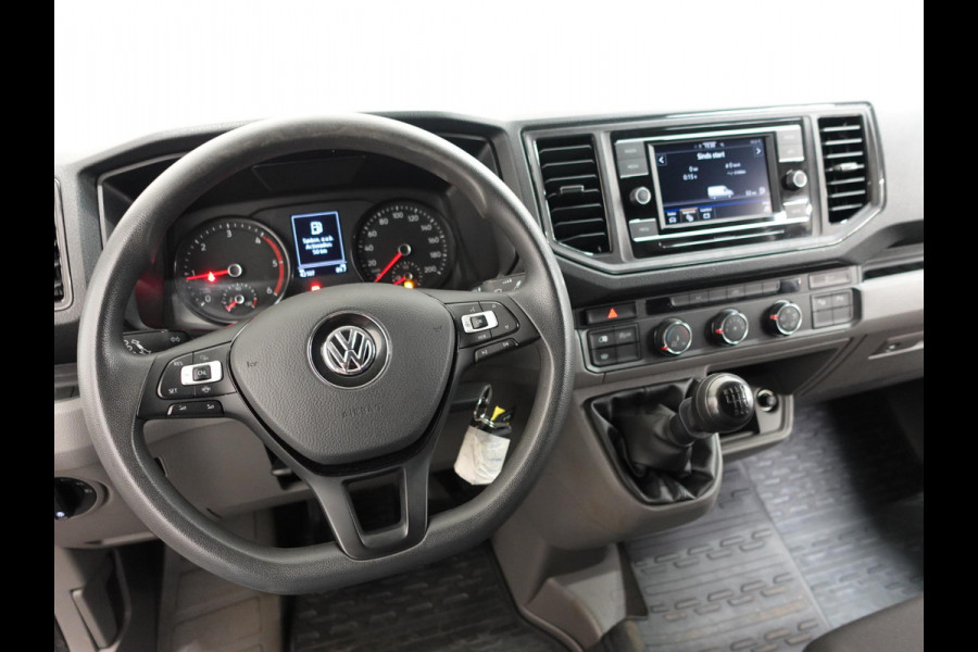 Volkswagen Crafter 30 2.0 TDI L3H3 Highline Trekhaak Apple Carplay Navigatie Cruise Control Camera MF Stuurwiel imperiaal + Trap