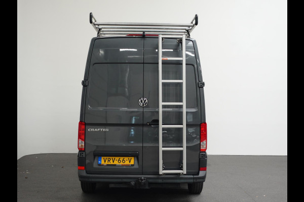 Volkswagen Crafter 30 2.0 TDI L3H3 Highline Trekhaak Apple Carplay Navigatie Cruise Control Camera MF Stuurwiel imperiaal + Trap