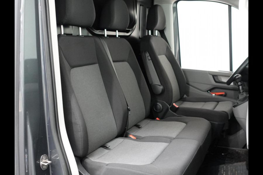 Volkswagen Crafter 30 2.0 TDI L3H3 Highline Trekhaak Apple Carplay Navigatie Cruise Control Camera MF Stuurwiel imperiaal + Trap
