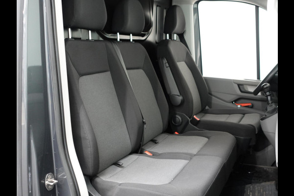 Volkswagen Crafter 30 2.0 TDI L3H3 Highline Trekhaak Apple Carplay Navigatie Cruise Control Camera MF Stuurwiel imperiaal + Trap