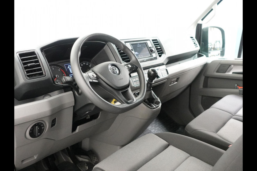 Volkswagen Crafter 30 2.0 TDI L3H3 Highline Trekhaak Apple Carplay Navigatie Cruise Control Camera MF Stuurwiel imperiaal + Trap
