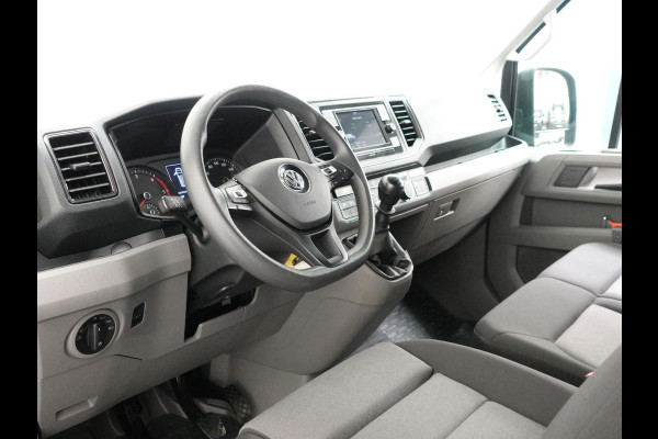 Volkswagen Crafter 30 2.0 TDI L3H3 Highline Trekhaak Apple Carplay Navigatie Cruise Control Camera MF Stuurwiel imperiaal + Trap