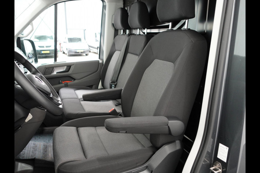 Volkswagen Crafter 30 2.0 TDI L3H3 Highline Trekhaak Apple Carplay Navigatie Cruise Control Camera MF Stuurwiel imperiaal + Trap