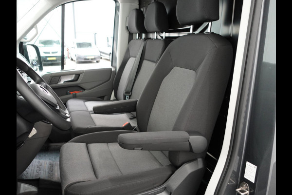 Volkswagen Crafter 30 2.0 TDI L3H3 Highline Trekhaak Apple Carplay Navigatie Cruise Control Camera MF Stuurwiel imperiaal + Trap