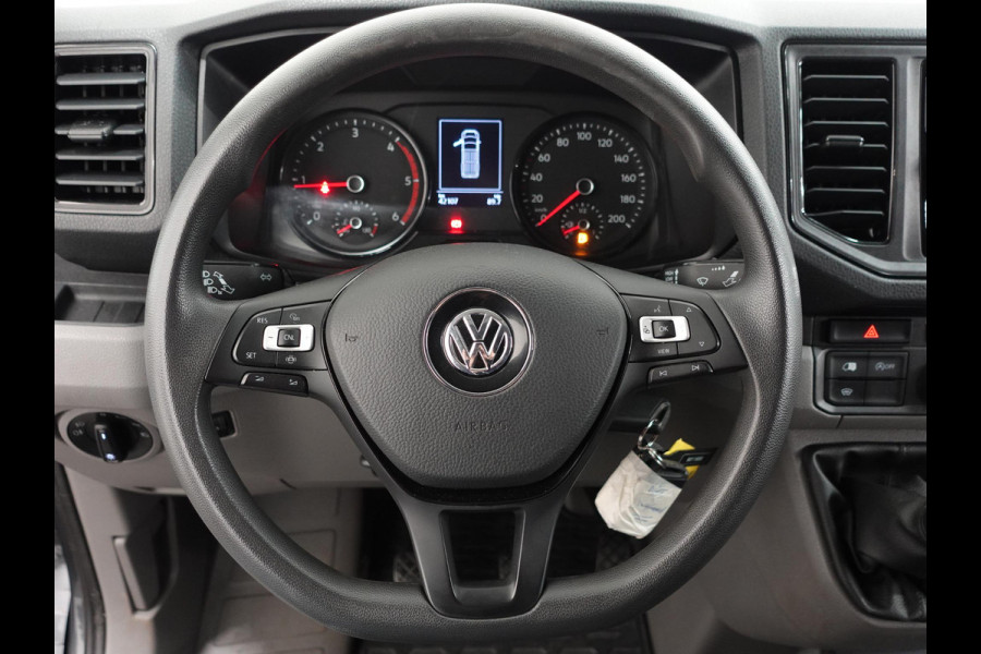 Volkswagen Crafter 30 2.0 TDI L3H3 Highline Trekhaak Apple Carplay Navigatie Cruise Control Camera MF Stuurwiel imperiaal + Trap
