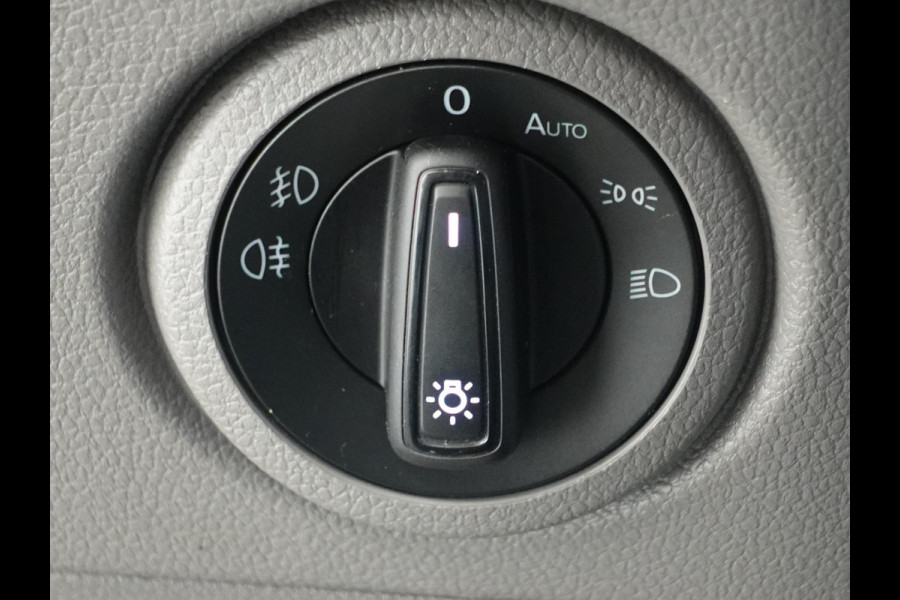 Volkswagen Crafter 30 2.0 TDI L3H3 Highline Trekhaak Apple Carplay Navigatie Cruise Control Camera MF Stuurwiel imperiaal + Trap