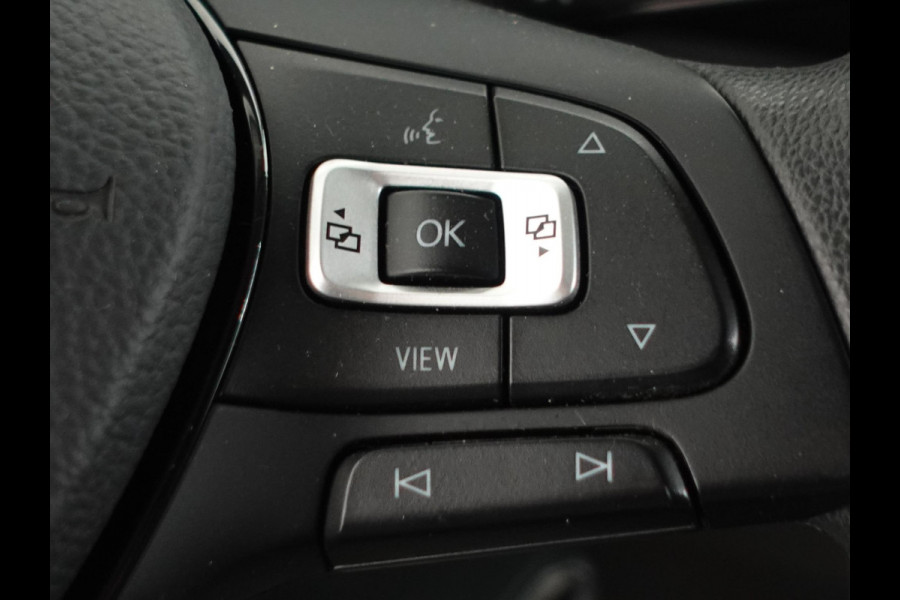 Volkswagen Crafter 30 2.0 TDI L3H3 Highline Trekhaak Apple Carplay Navigatie Cruise Control Camera MF Stuurwiel imperiaal + Trap