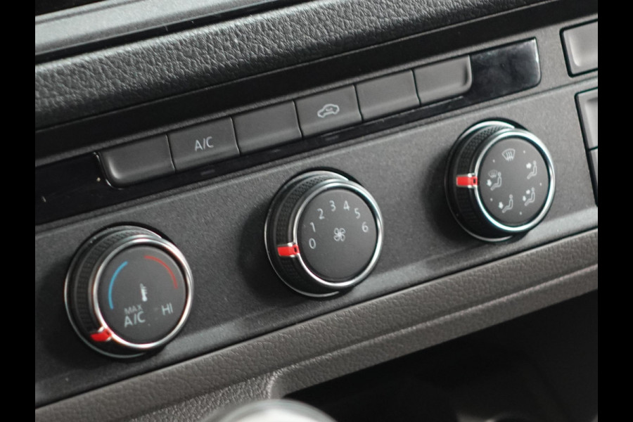 Volkswagen Crafter 30 2.0 TDI L3H3 Highline Trekhaak Apple Carplay Navigatie Cruise Control Camera MF Stuurwiel imperiaal + Trap