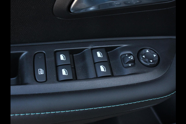 Peugeot 208 1.2 PureTech Allure Pack Achteruitrij camera Climate control LED Adaptieve cruise control Parkeersensor achter Verwarmde voorstoelen