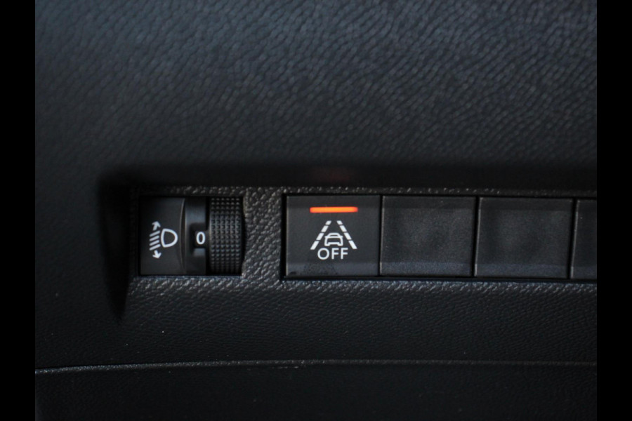 Peugeot 208 1.2 PureTech Allure Pack Achteruitrij camera Climate control LED Adaptieve cruise control Parkeersensor achter Verwarmde voorstoelen