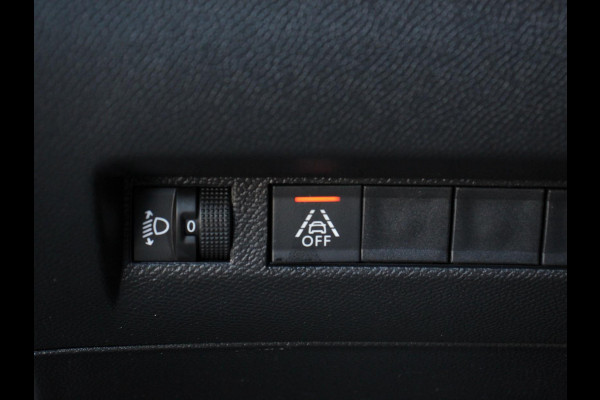 Peugeot 208 1.2 PureTech Allure Pack Achteruitrij camera Climate control LED Adaptieve cruise control Parkeersensor achter Verwarmde voorstoelen