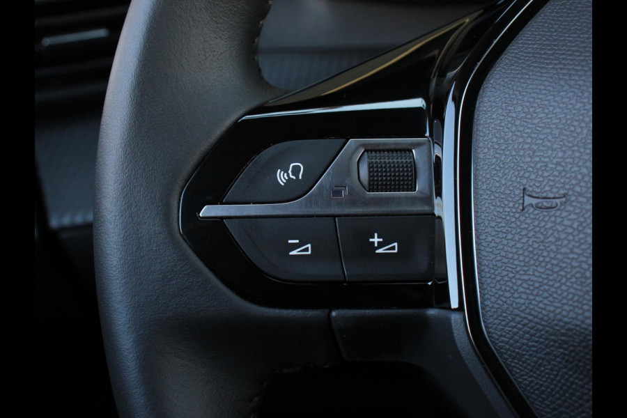 Peugeot 208 1.2 PureTech Allure Pack Achteruitrij camera Climate control LED Adaptieve cruise control Parkeersensor achter Verwarmde voorstoelen