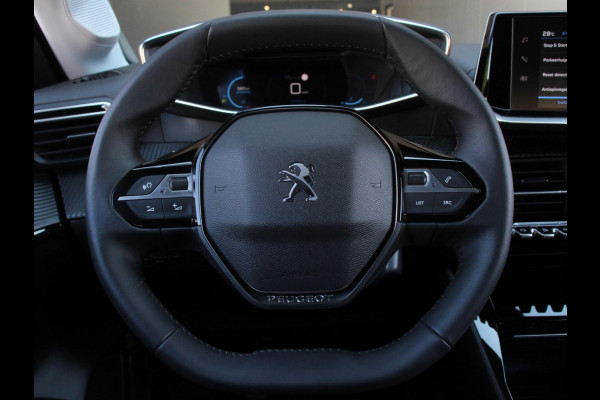 Peugeot 208 1.2 PureTech Allure Pack Achteruitrij camera Climate control LED Adaptieve cruise control Parkeersensor achter Verwarmde voorstoelen