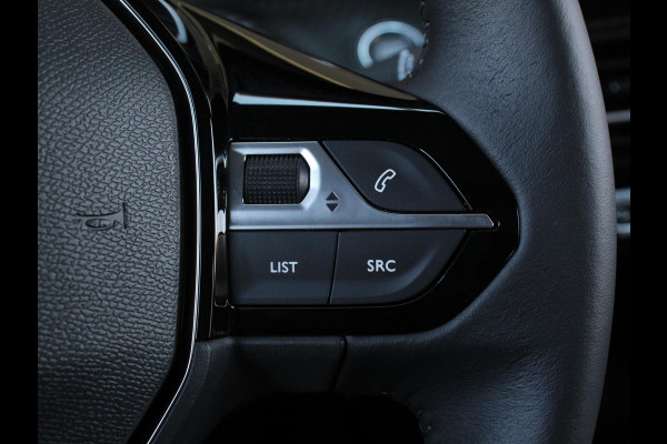 Peugeot 208 1.2 PureTech Allure Pack Achteruitrij camera Climate control LED Adaptieve cruise control Parkeersensor achter Verwarmde voorstoelen