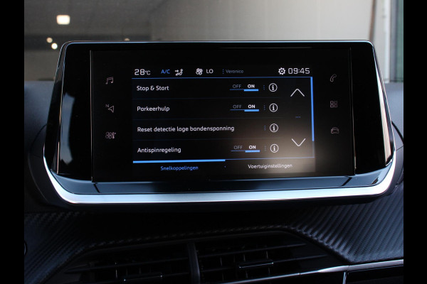 Peugeot 208 1.2 PureTech Allure Pack Achteruitrij camera Climate control LED Adaptieve cruise control Parkeersensor achter Verwarmde voorstoelen